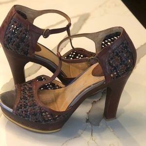 Like New Frye 4 + inch sandals